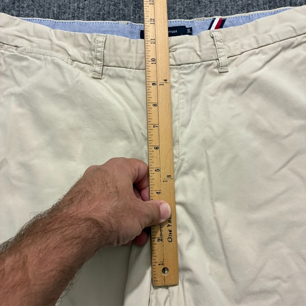 Tommy Hilfiger Mens Chino Shorts Size 36 Beige Cotton Flat Front Mid Rise - Picture 3 of 9
